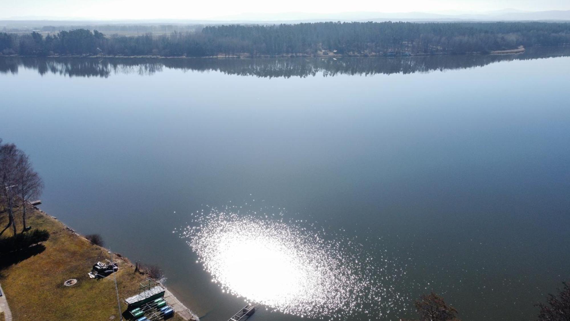 Yacht Club Bezdrev Hotel Hluboká nad Vltavou Buitenkant foto