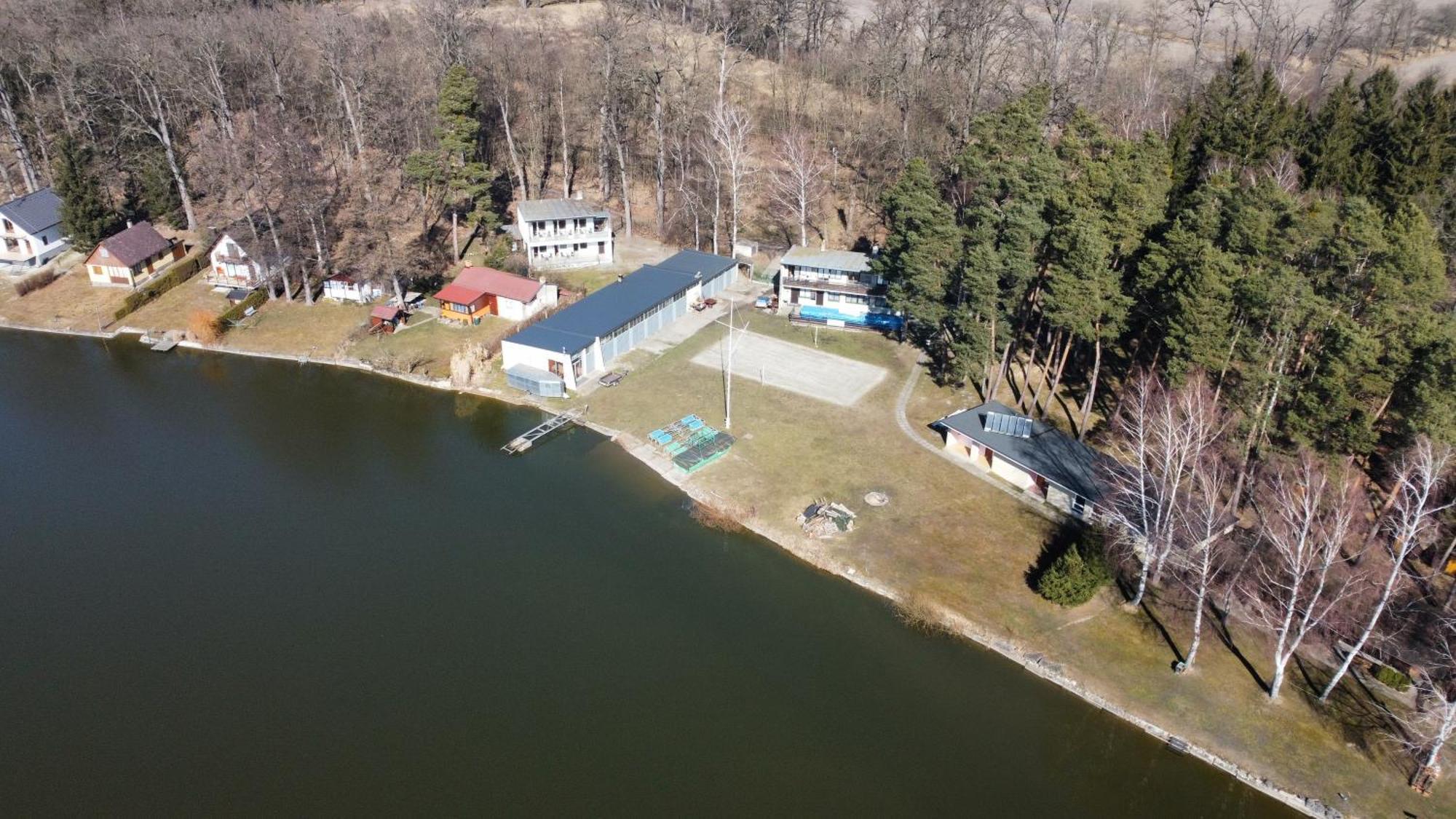Yacht Club Bezdrev Hotel Hluboká nad Vltavou Buitenkant foto