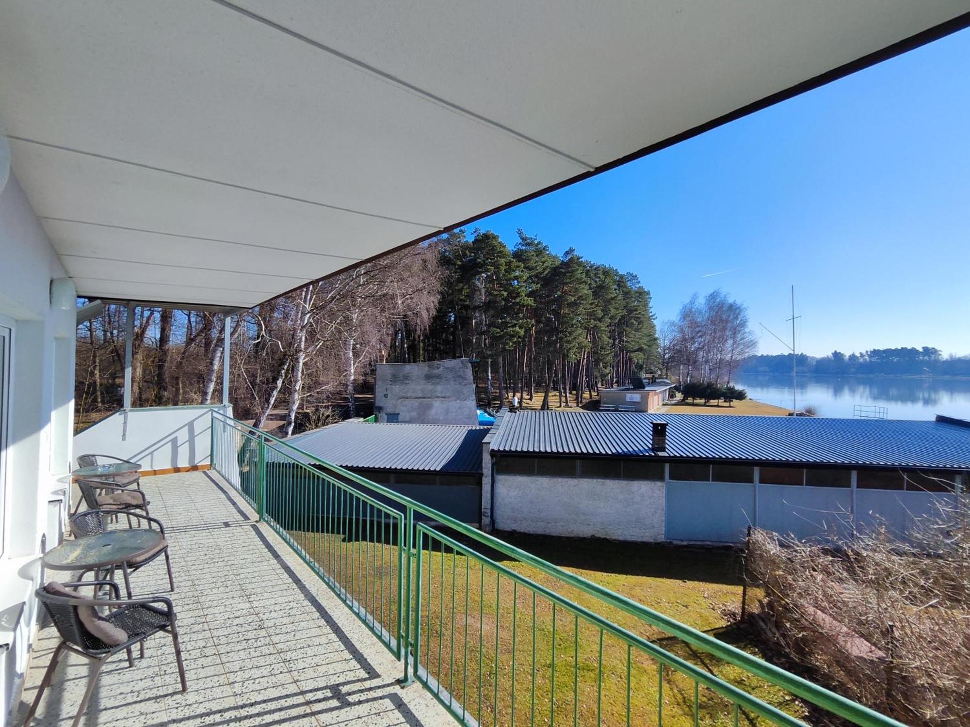 Yacht Club Bezdrev Hotel Hluboká nad Vltavou Buitenkant foto