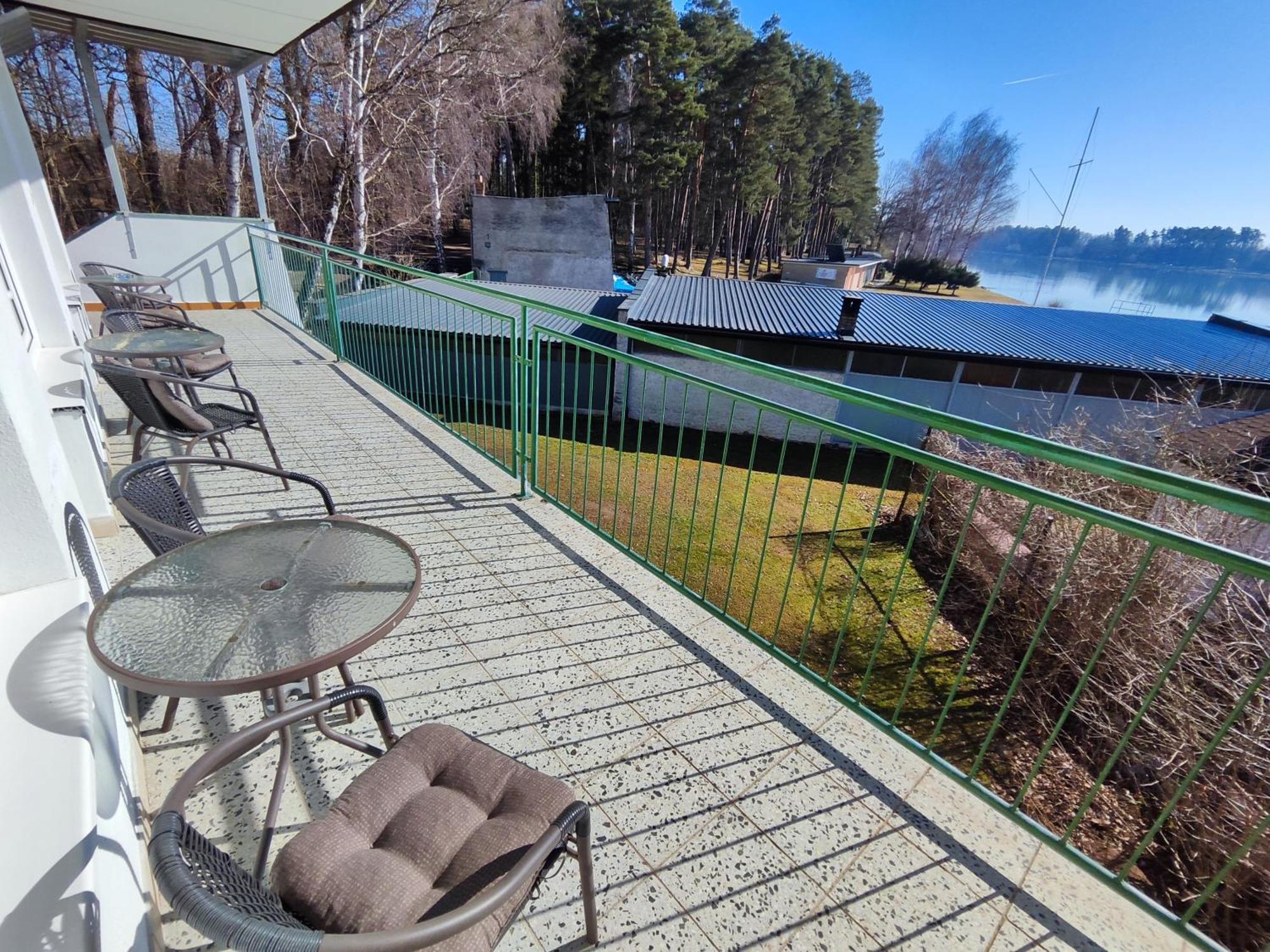 Yacht Club Bezdrev Hotel Hluboká nad Vltavou Buitenkant foto