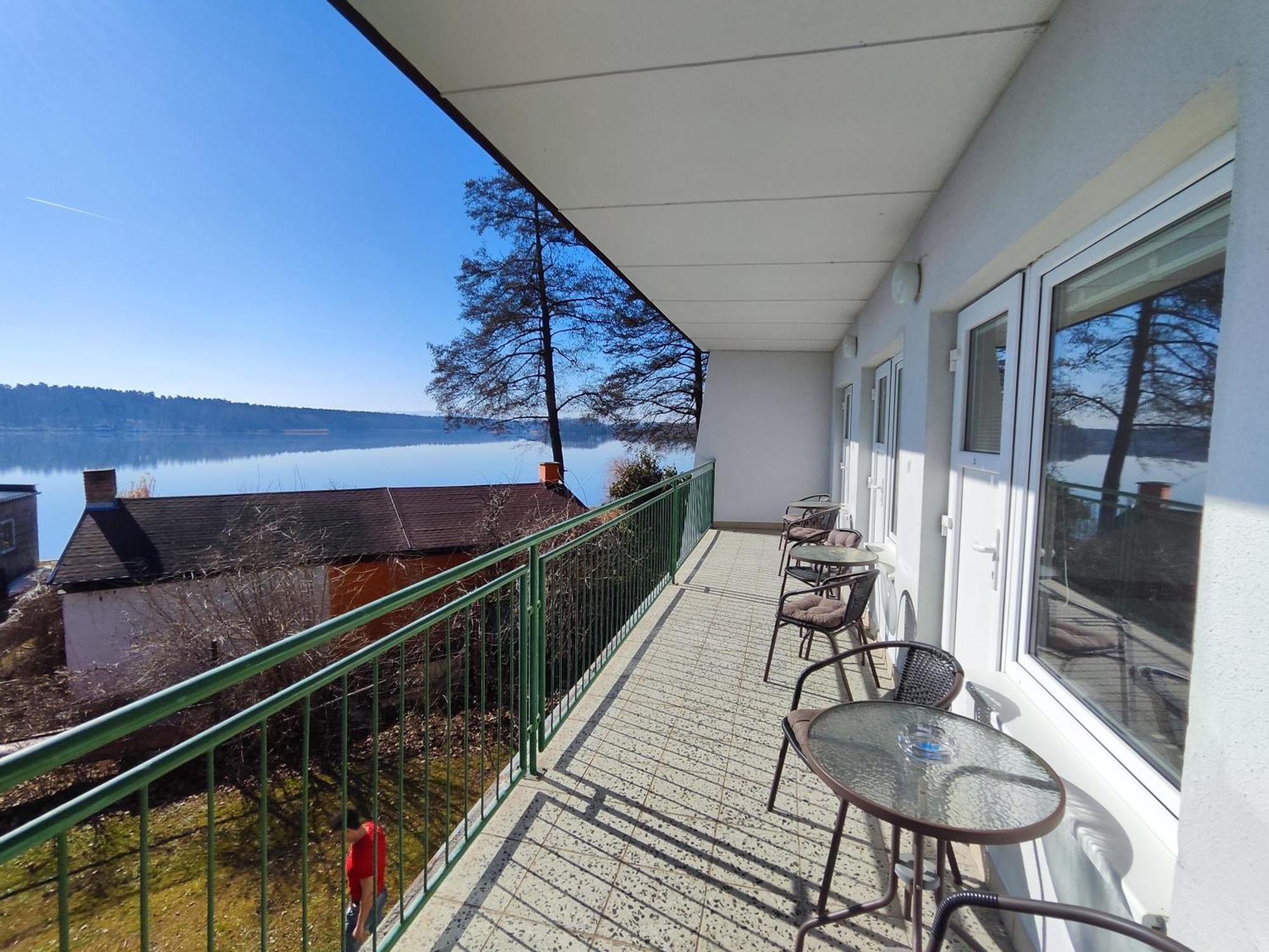 Yacht Club Bezdrev Hotel Hluboká nad Vltavou Buitenkant foto