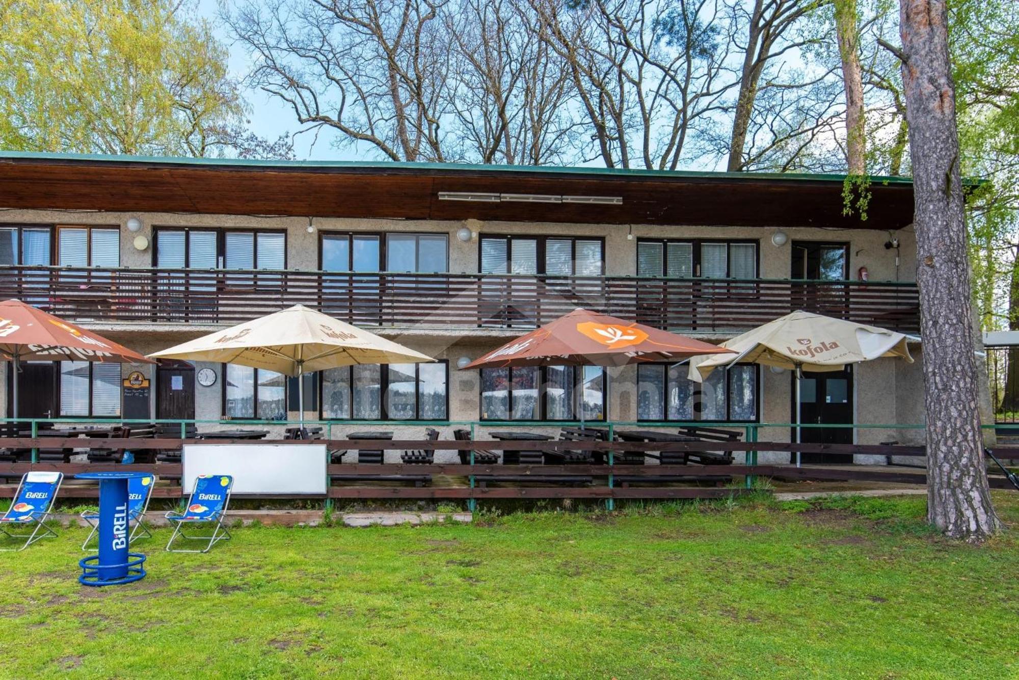 Yacht Club Bezdrev Hotel Hluboká nad Vltavou Buitenkant foto