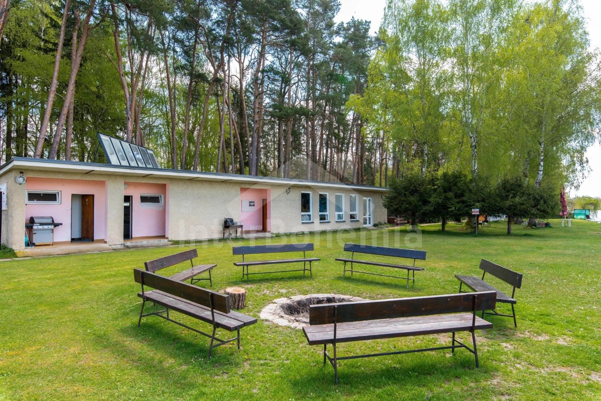 Yacht Club Bezdrev Hotel Hluboká nad Vltavou Buitenkant foto