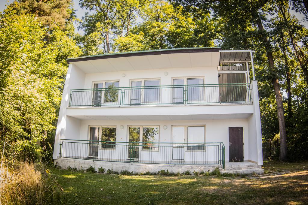 Yacht Club Bezdrev Hotel Hluboká nad Vltavou Buitenkant foto