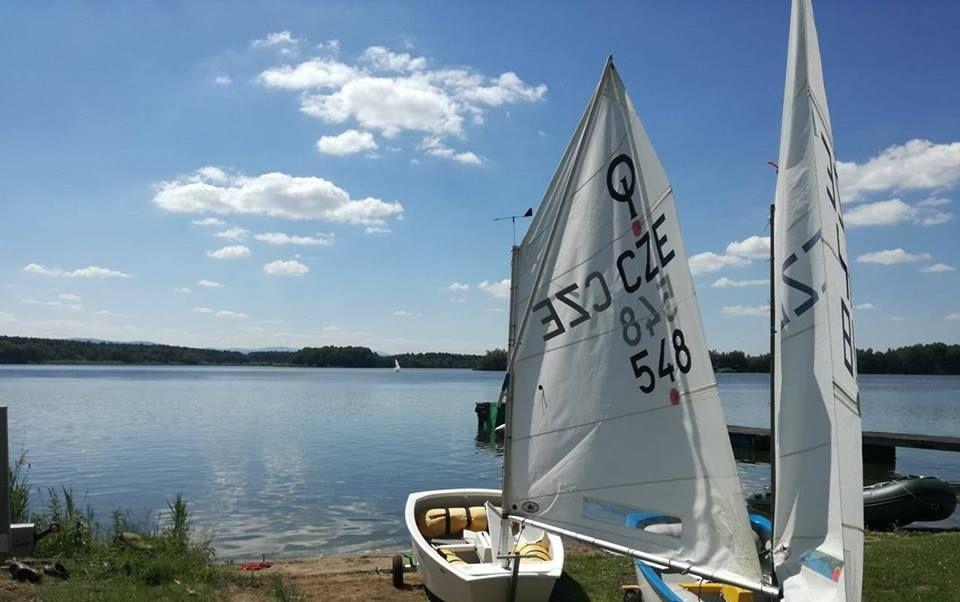 Yacht Club Bezdrev Hotel Hluboká nad Vltavou Buitenkant foto